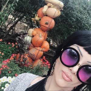 Meet your Posher, Acela